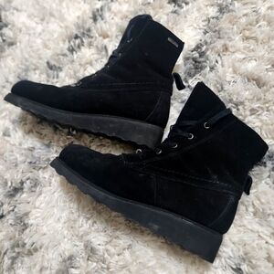 BearPaw Harmony Cow Suede, Shipskin Foot bed Women's Black size 10